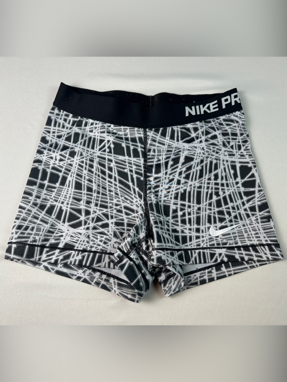 Nike Pro Women’s Athletic Running Shorts Size Small Black White Abstract Print